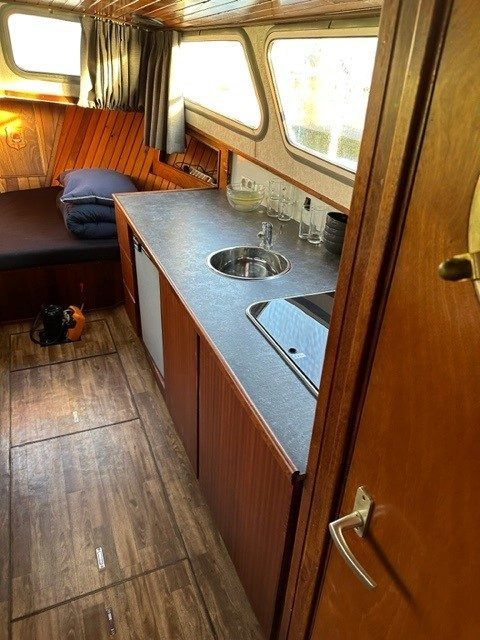 Debo Kruiser 10.50 AK 1982 – Stalen motor yacht met 6 slaapplaatsen - Foto 9