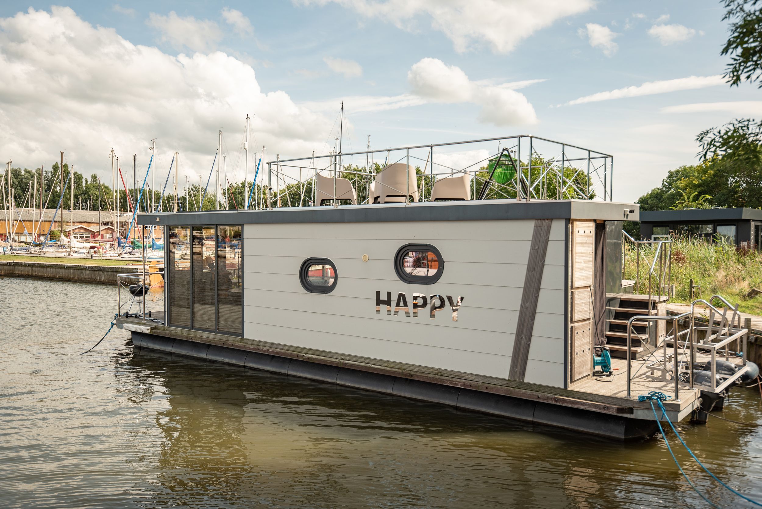 Campi 400 Warns 2019 – Houseboat met ligplaats en steiger - Foto 1