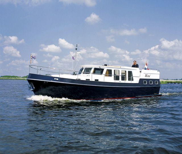 Simmerskip 1200 AK 2002 – Groepsboot met 9 slaapplaatsen
