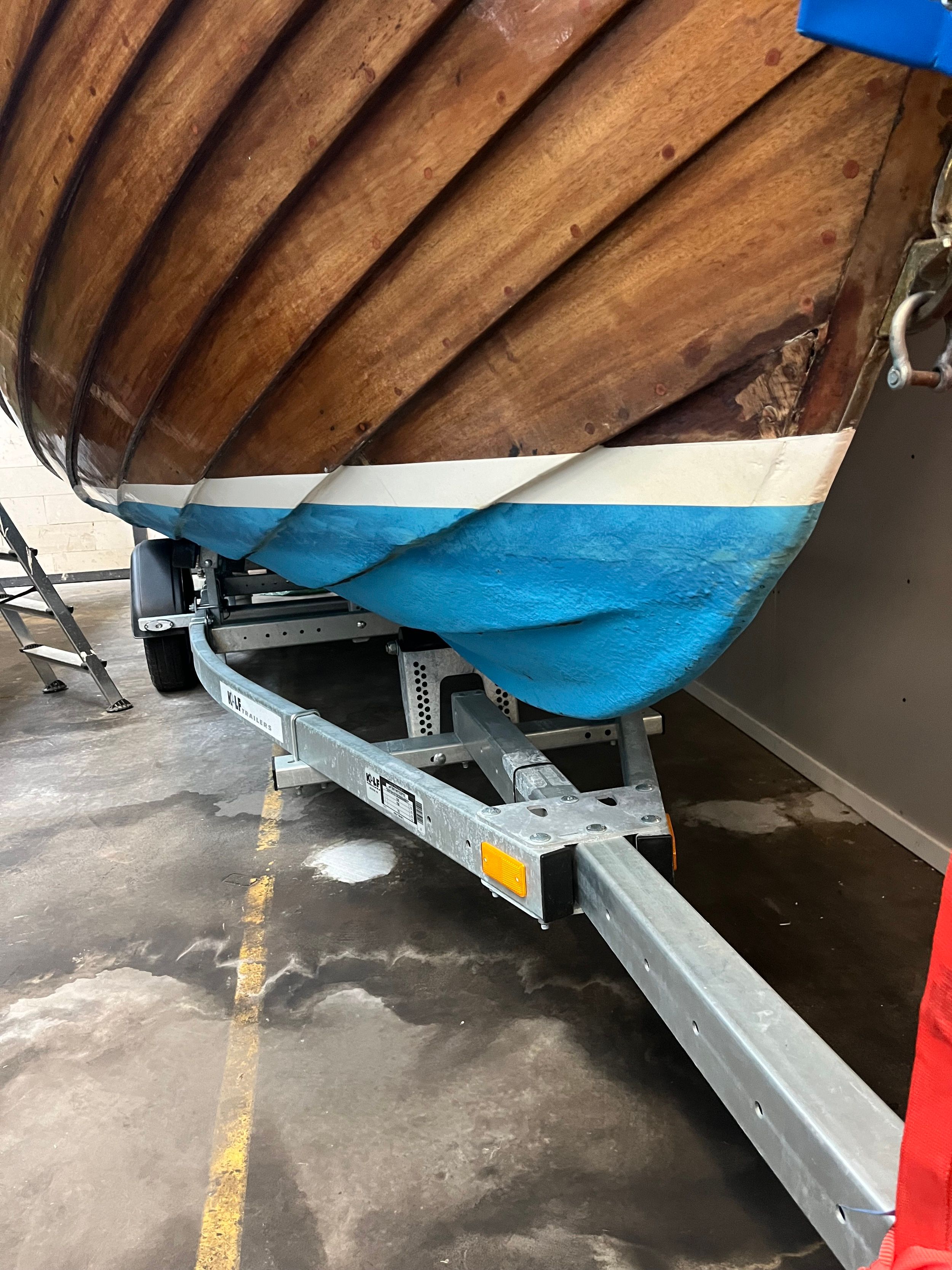 Flying Finn 5.25 1960 – Klassiek houten motorbootje met trailer - Foto 6