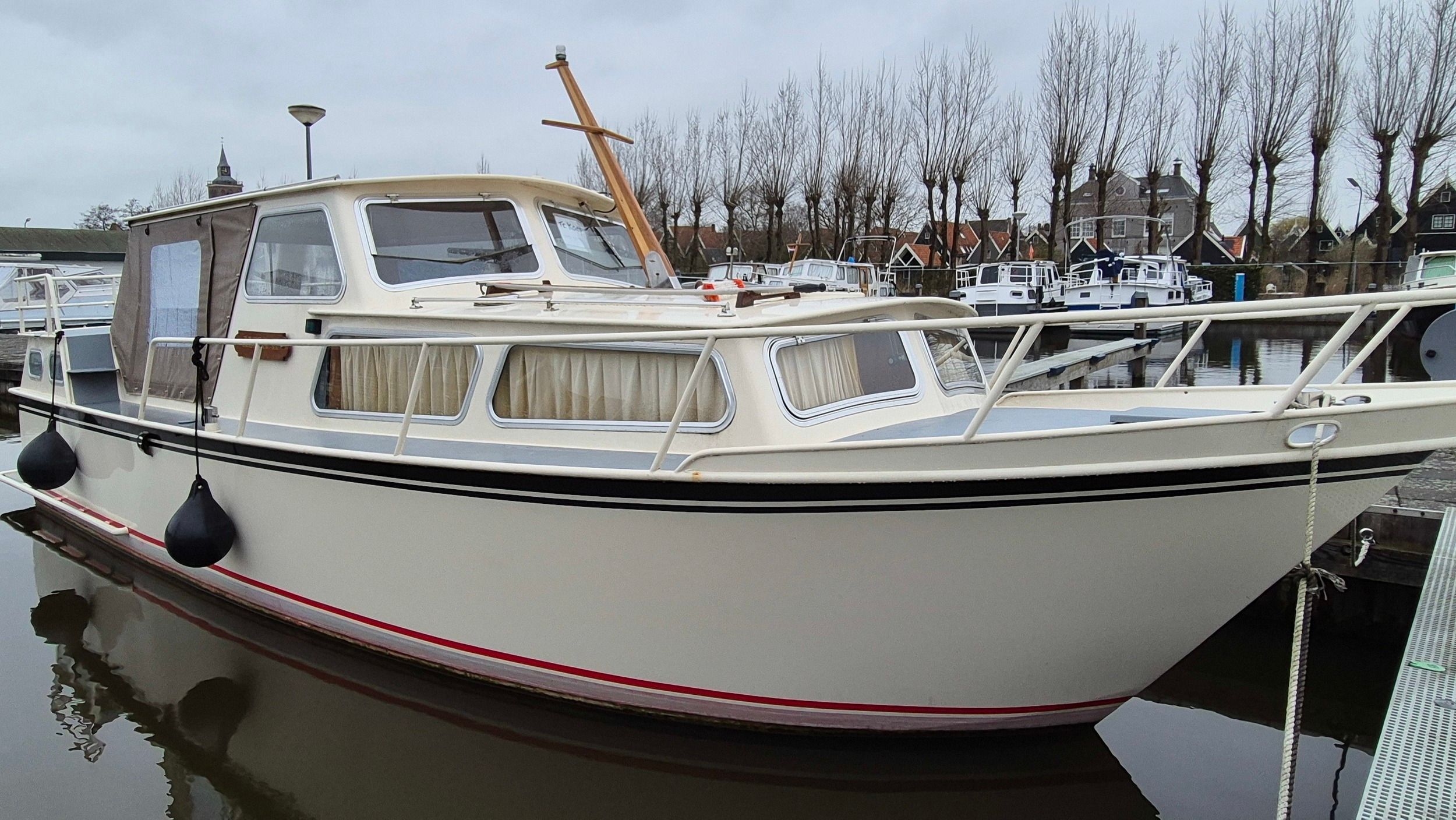 Smelne 9.20 AK 1981 – Stalen Motorkruiser 4 Slaapplaatsen
