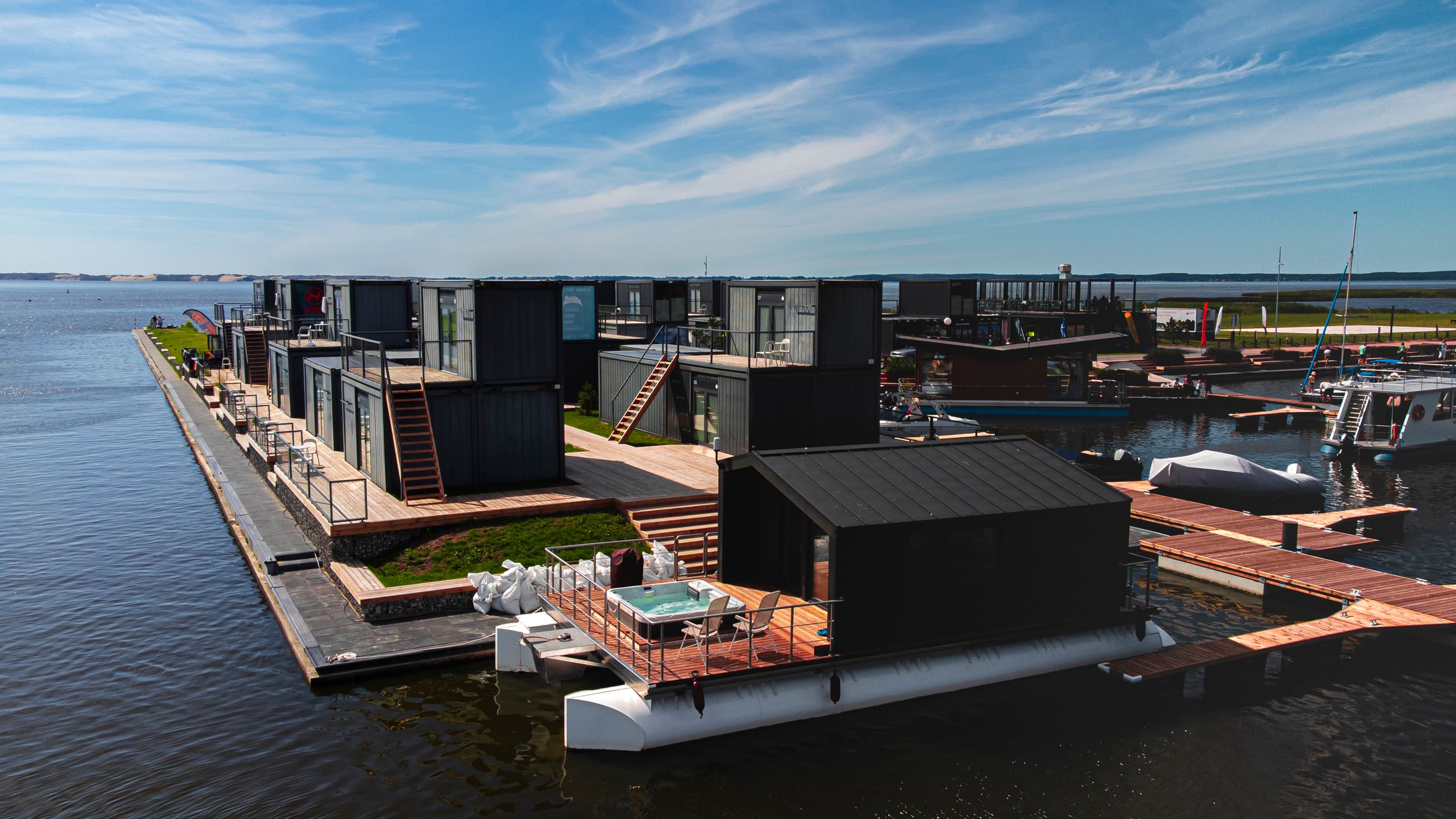 Twin M-Cabin Houseboat 2026 – Nieuwbouw woonboot met catamaran-drijvers - Foto 14
