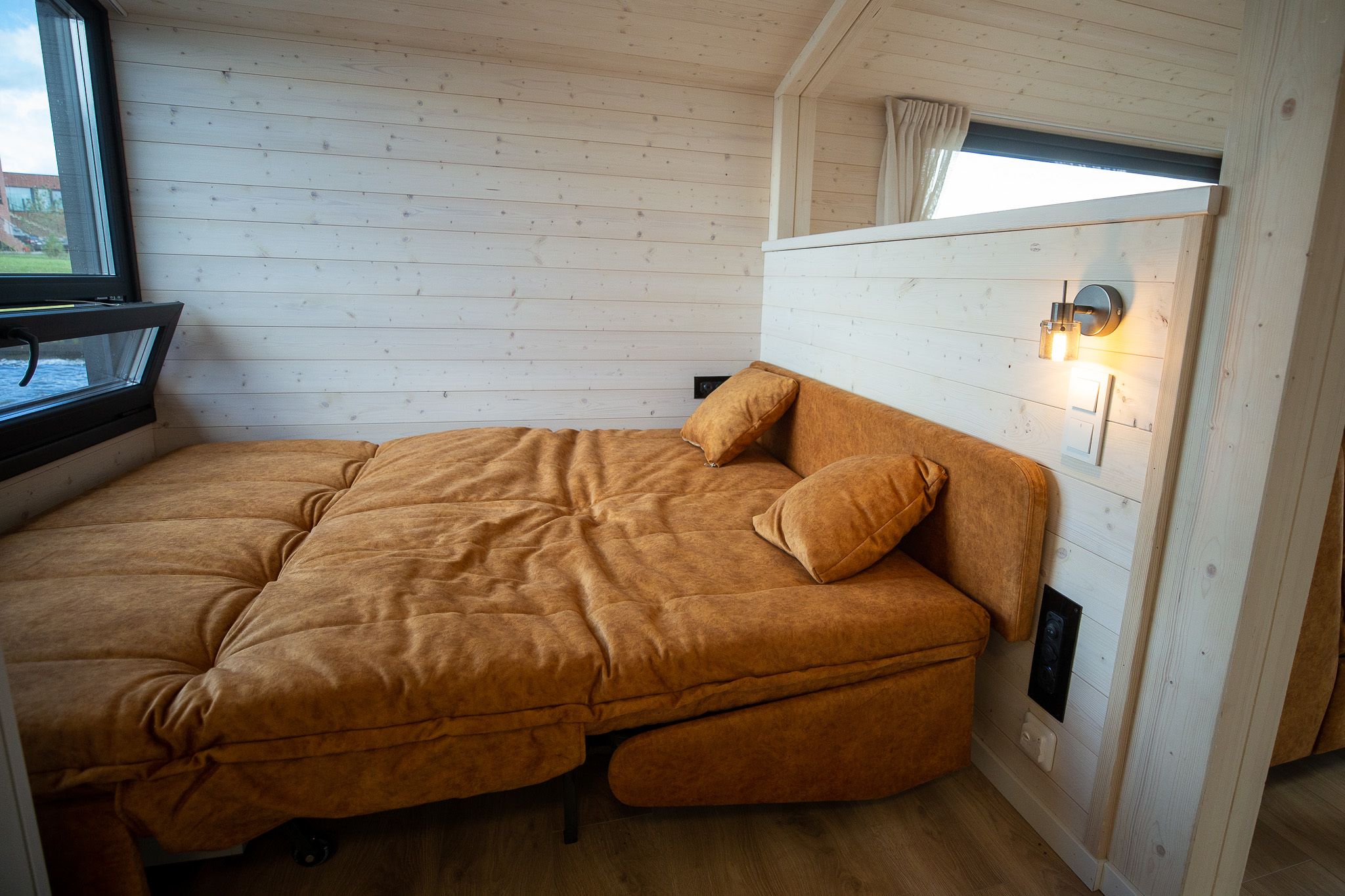 Twin M-Cabin Houseboat 2026 – Nieuwbouw woonboot met catamaran-drijvers - Foto 15