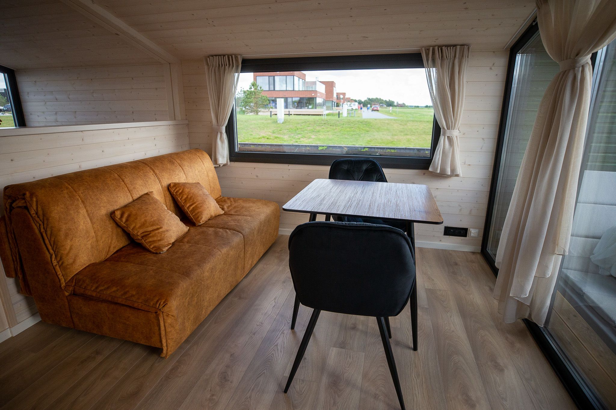 Twin M-Cabin Houseboat 2026 – Nieuwbouw woonboot met catamaran-drijvers - Foto 16