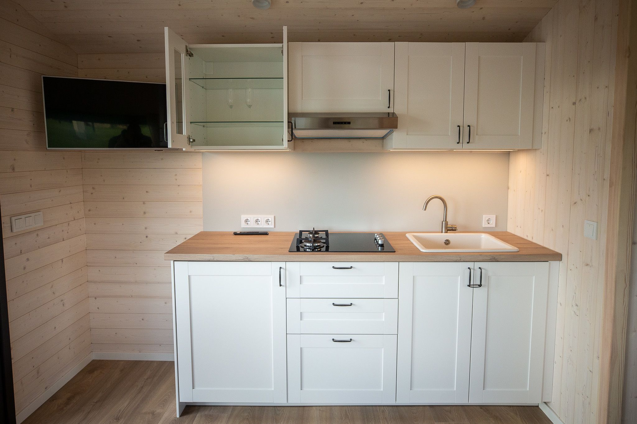 Twin M-Cabin Houseboat 2026 – Nieuwbouw woonboot met catamaran-drijvers - Foto 17