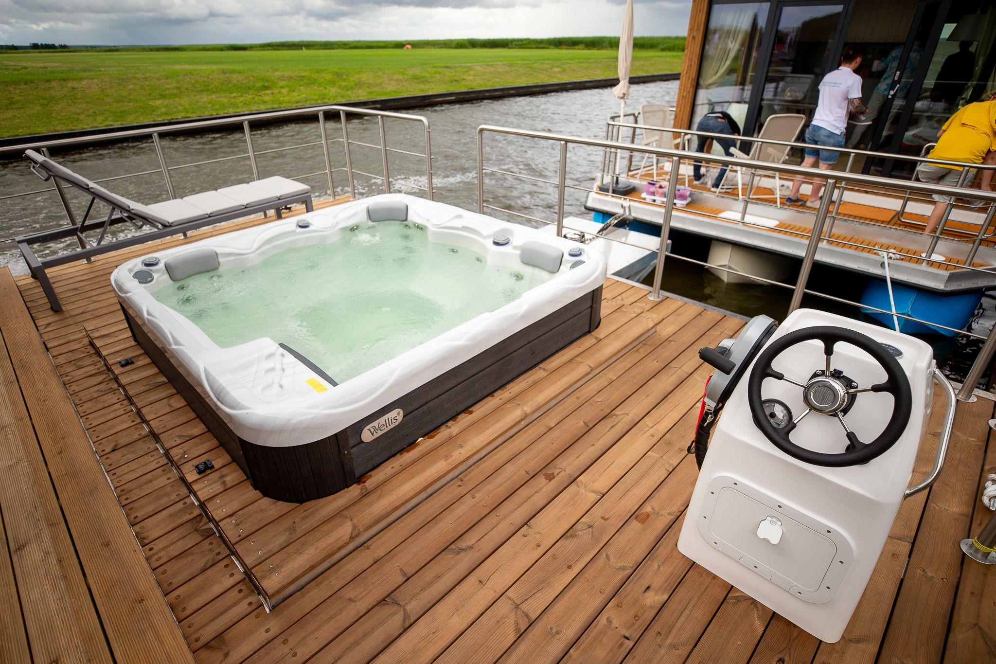 Twin M-Cabin Houseboat 2026 – Nieuwbouw woonboot met catamaran-drijvers - Foto 4