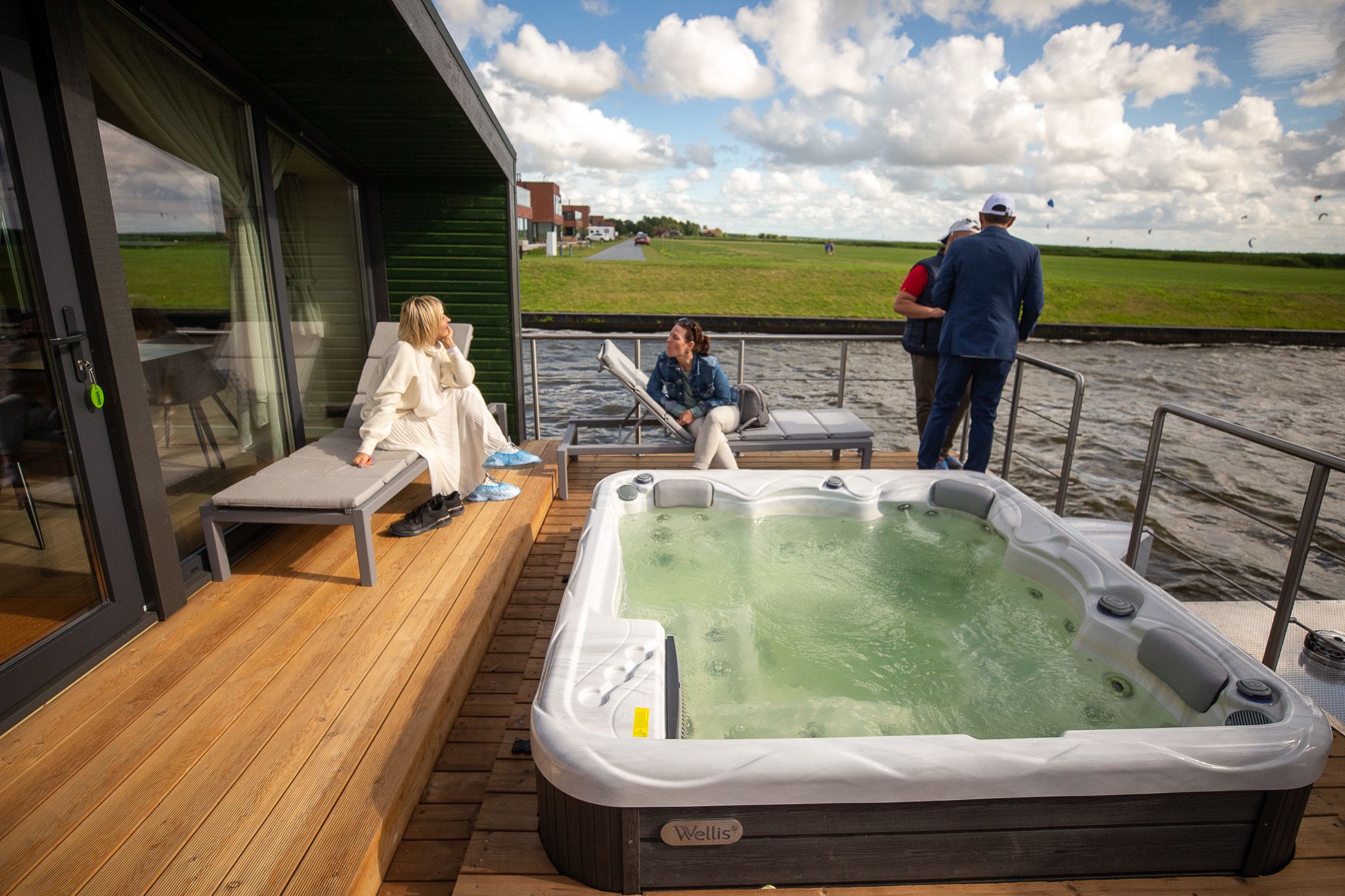 Twin M-Cabin Houseboat 2026 – Nieuwbouw woonboot met catamaran-drijvers - Foto 5