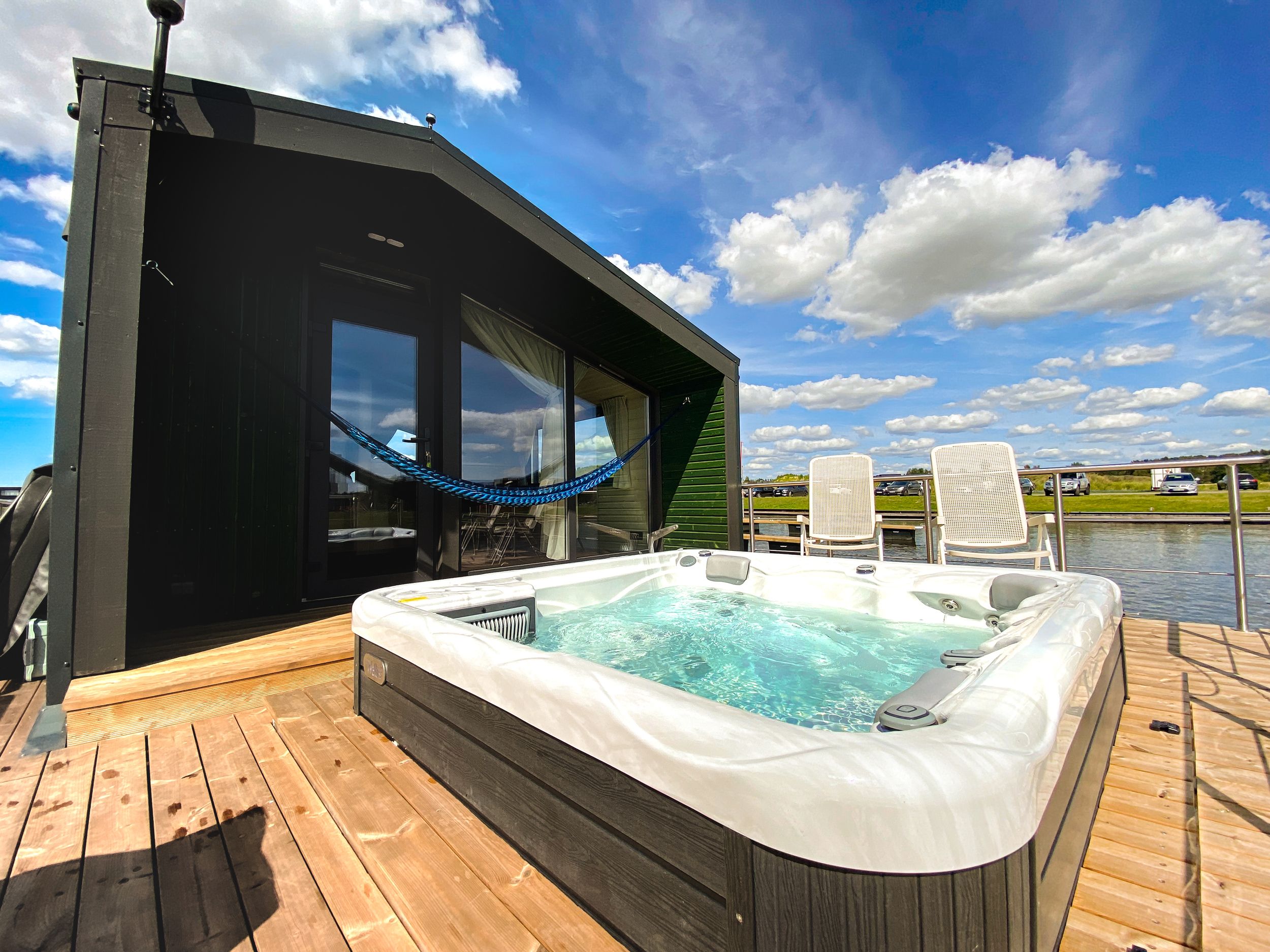 Twin M-Cabin Houseboat 2026 – Nieuwbouw woonboot met catamaran-drijvers - Foto 6