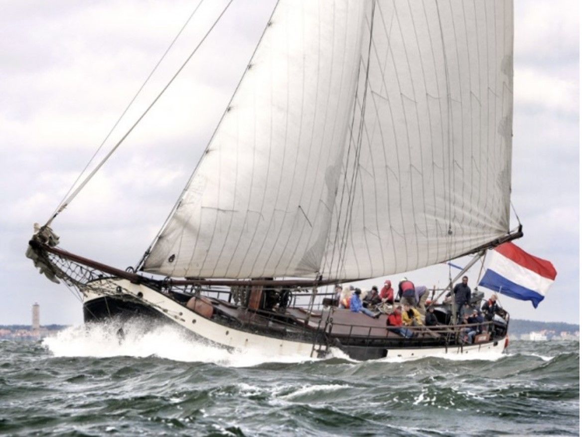 Hasselteraak 24m 1901 – Snelzeilend charter/woonschip