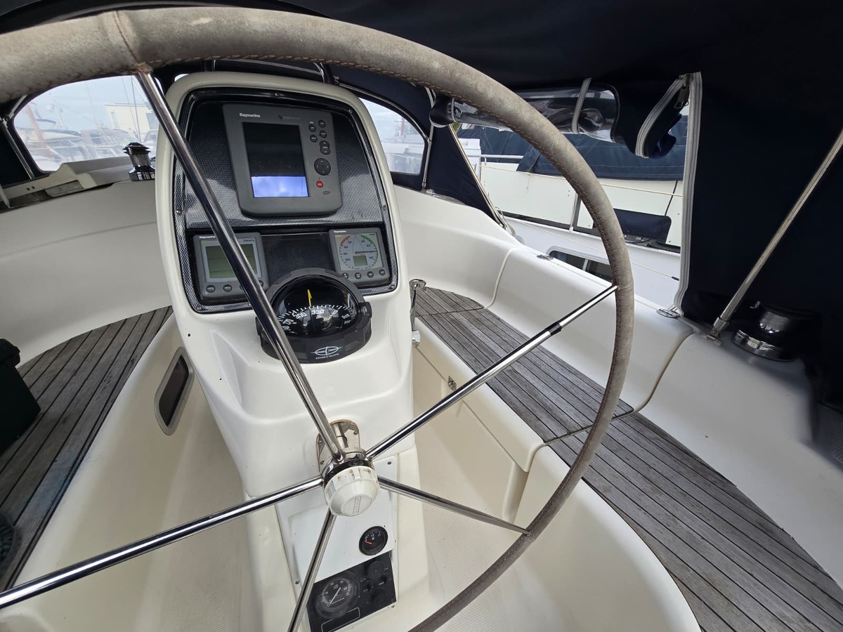 Bavaria 30 2006 – Zeewaardige cruiser met vleugelkiel - Foto 4