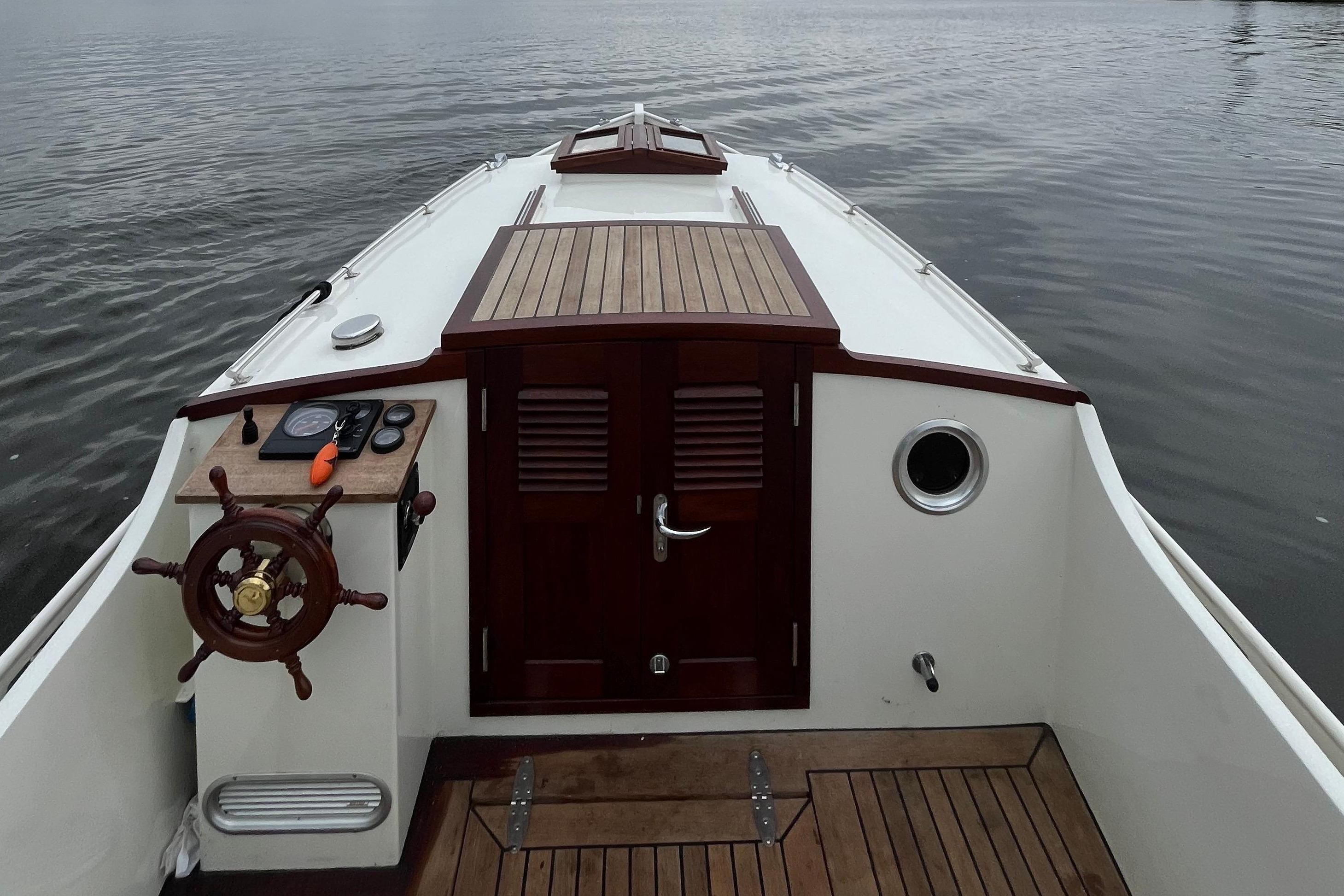 Eurosloep 660 (2007) – Klassieke stalen sloep met boegschroef - Foto 11