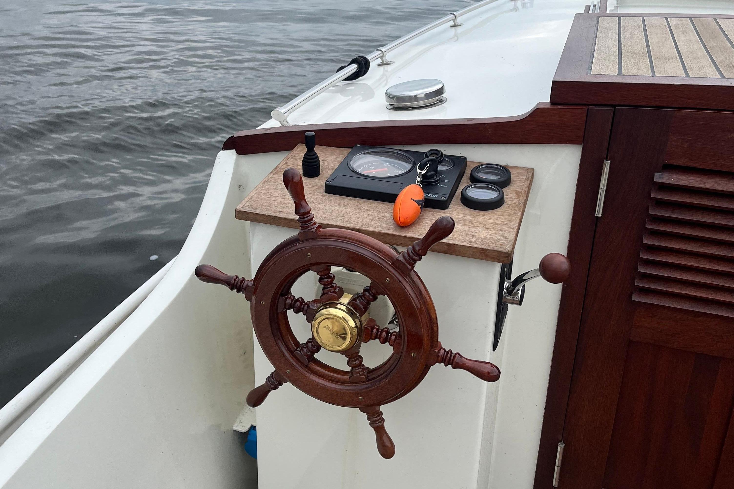 Eurosloep 660 (2007) – Klassieke stalen sloep met boegschroef - Foto 10