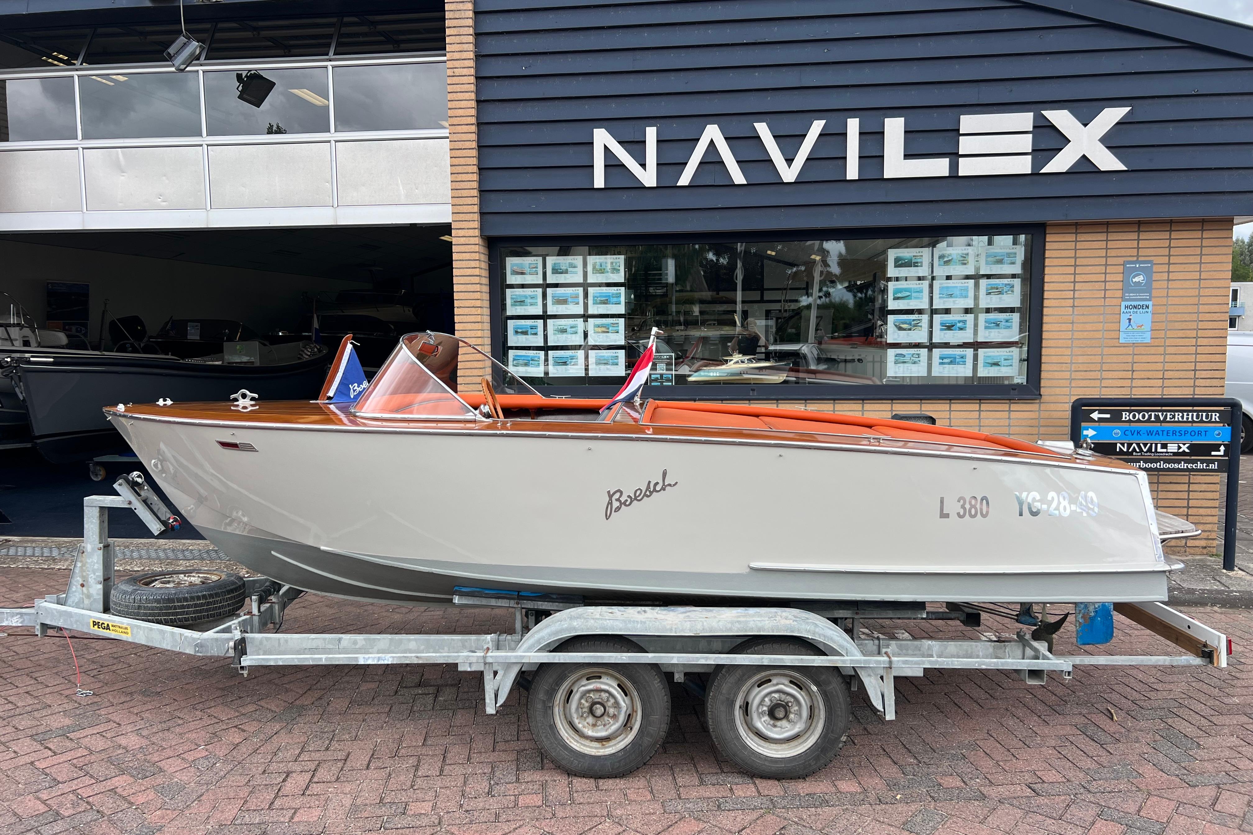 Boesch 510 Sport Deluxe 1968 – klassieke waterskiboot - Foto 2