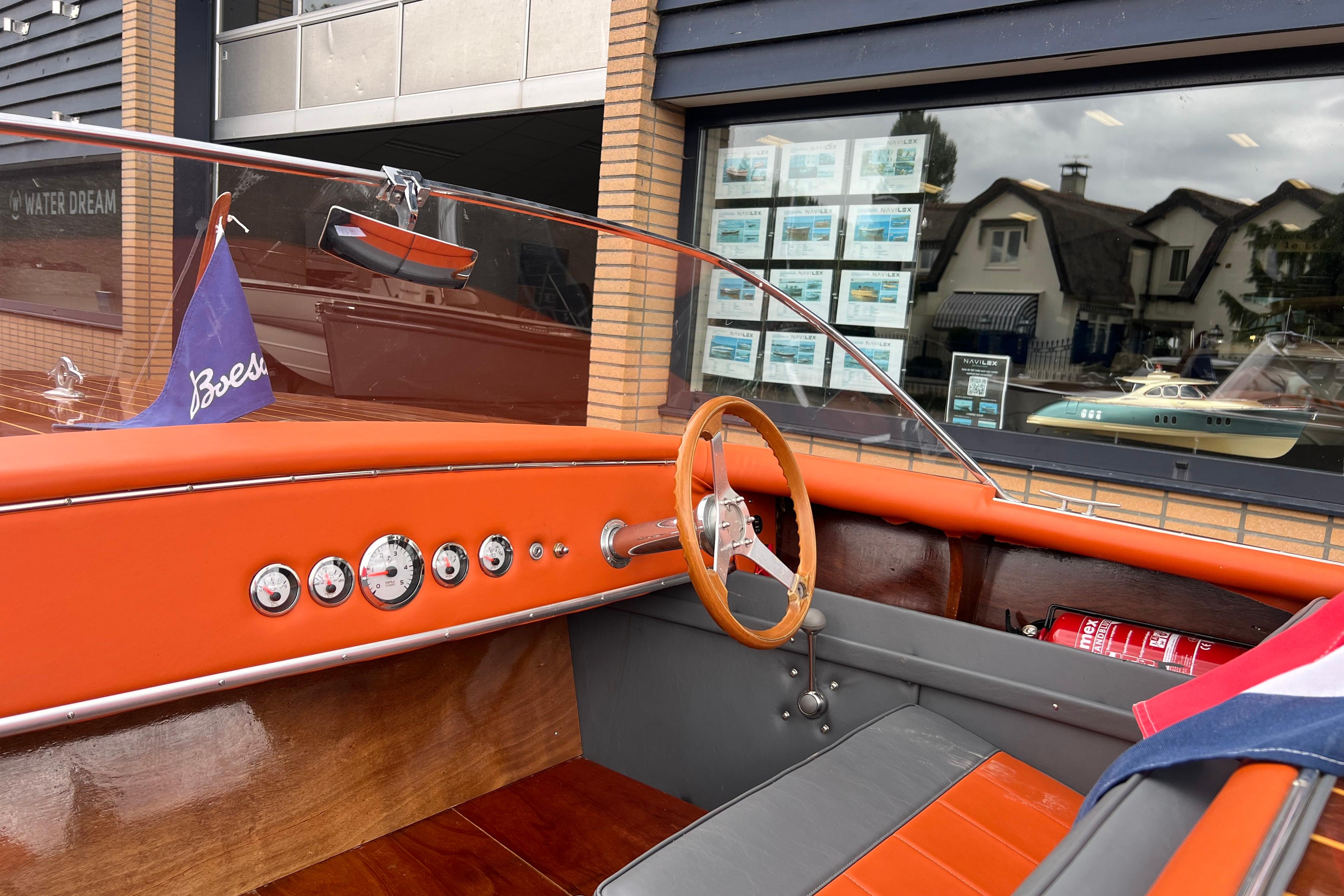 Boesch 510 Sport Deluxe 1968 – klassieke waterskiboot - Foto 4