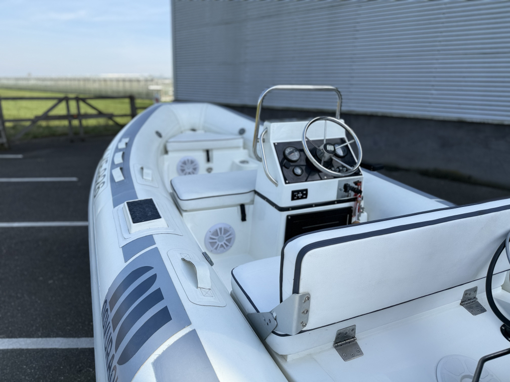 Novurania 430 DL 2004 – Hypalon RIB met trailer - Foto 3