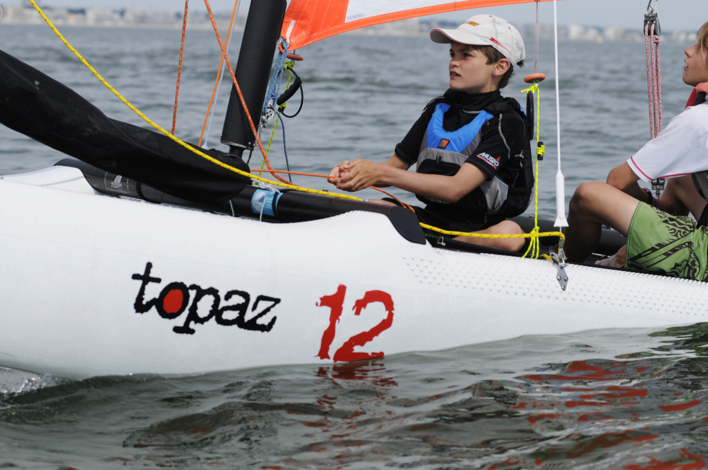 Topper Cat12 2024 – Lichte catamaran voor jonge zeilers - Foto 11