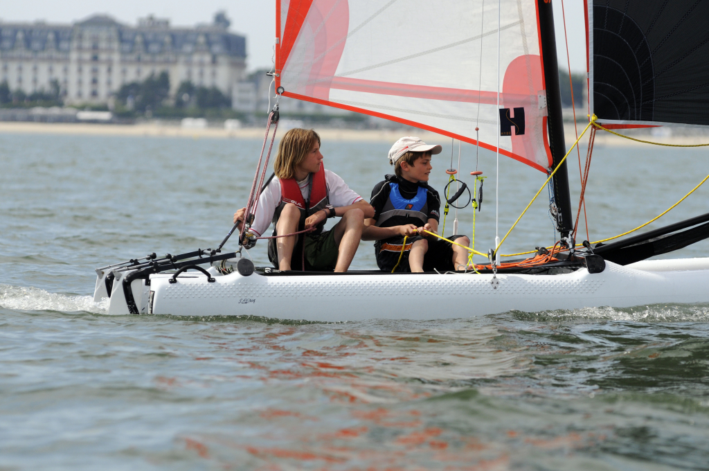 Topper Cat12 2024 – Lichte catamaran voor jonge zeilers - Foto 10