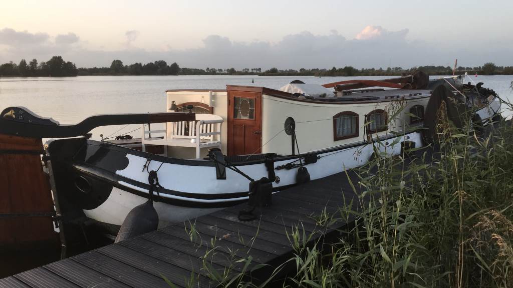 Tjalk Motortjalk 1904 – Barkmeijer met mahonie interieur
