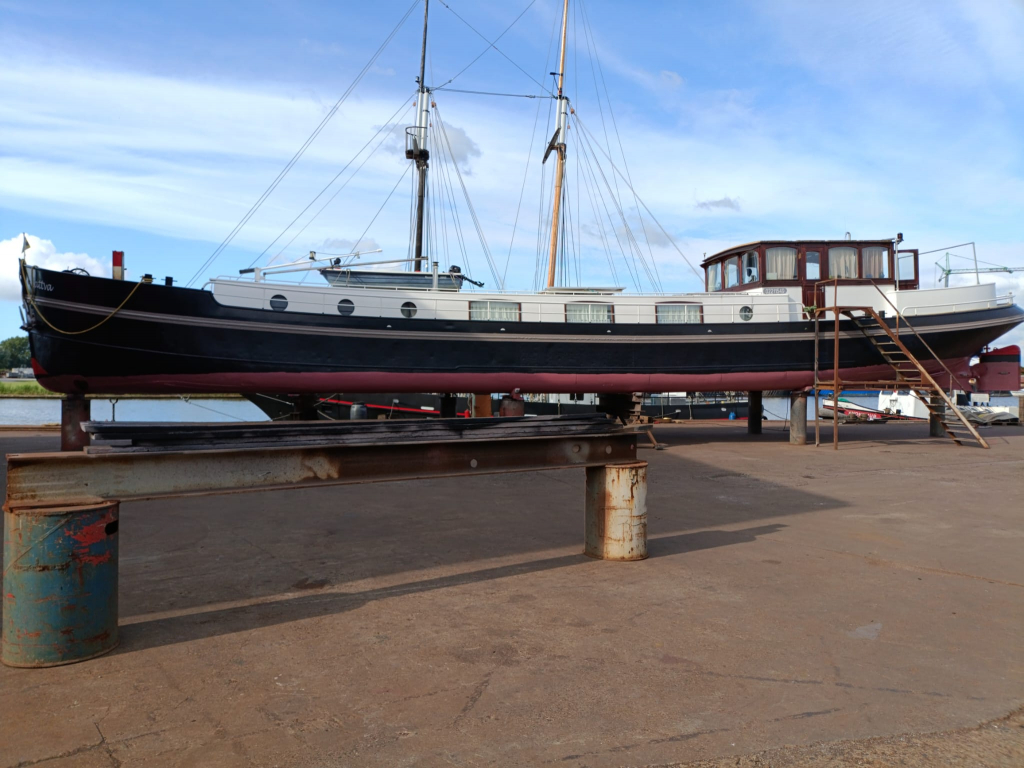 Luxemotor Woonschip 1926 – 27m voormalige beurtvaarder