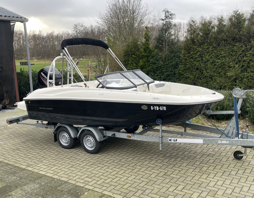 Bayliner E5 2019 – Amerikaanse sportboot met 80 PK - Foto 1