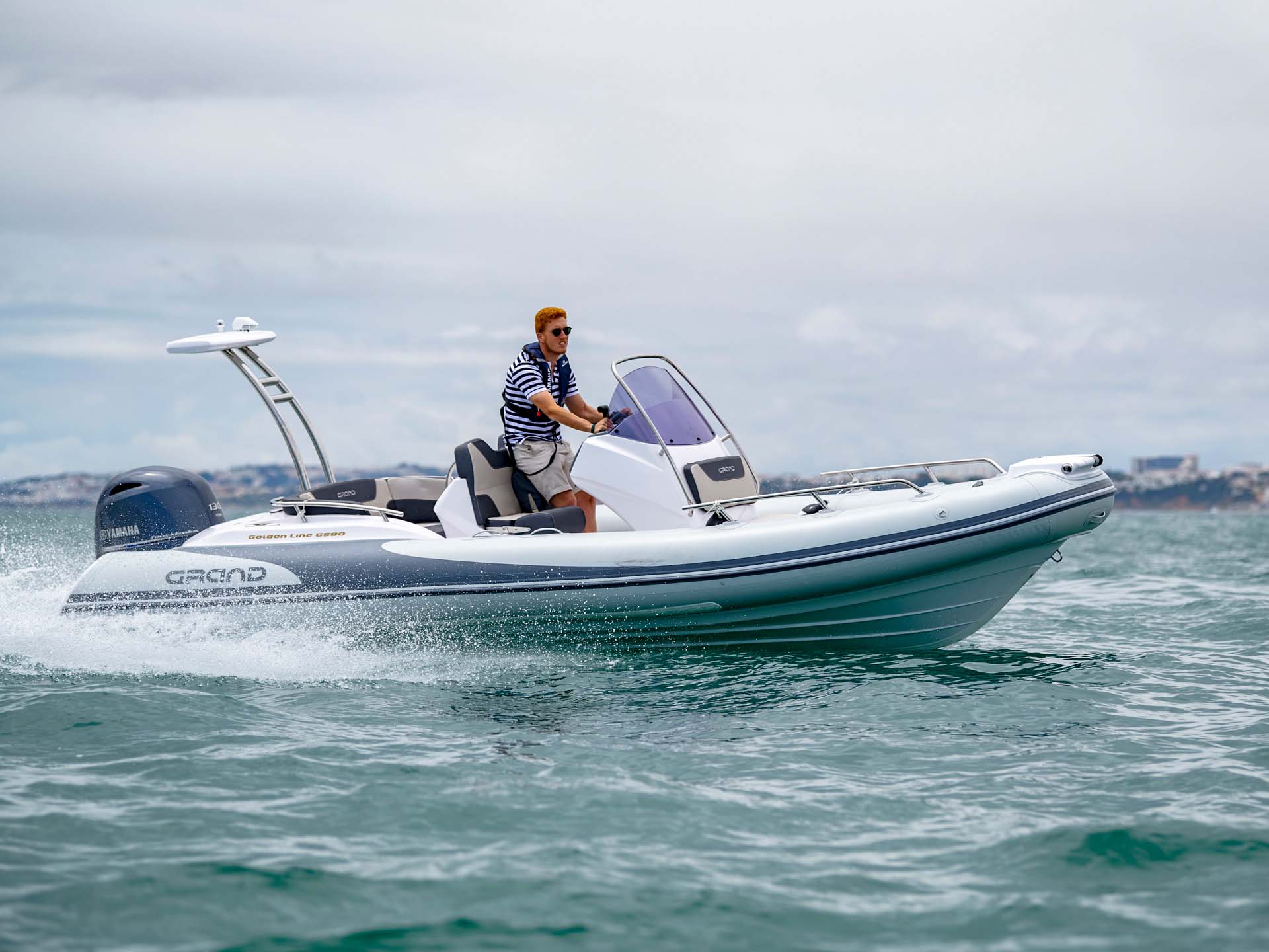 Grand Golden line 2025 – nieuw 5,85m rubberboot met V-bodem