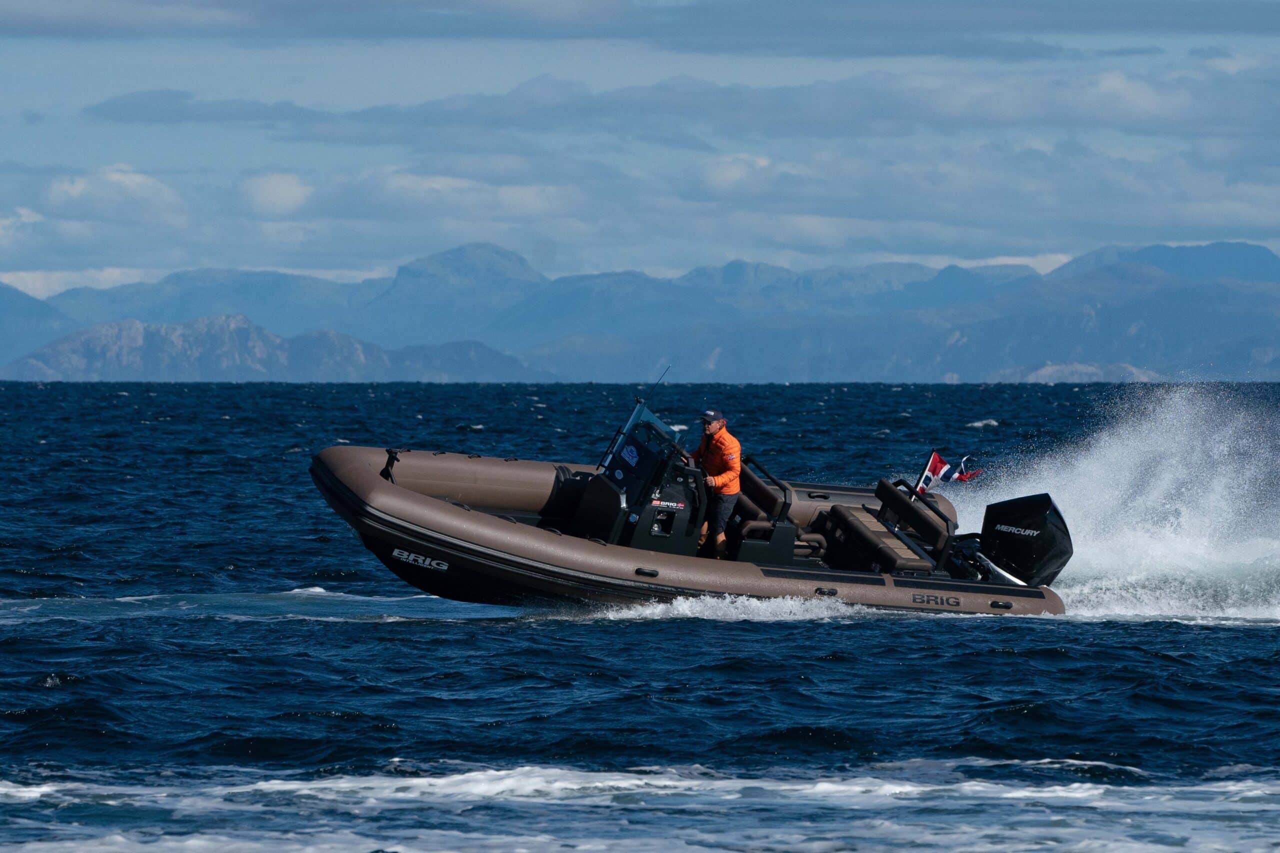 BRIG Navigator 2025 – V-bodem sloep van 7,98 meter - Foto 13