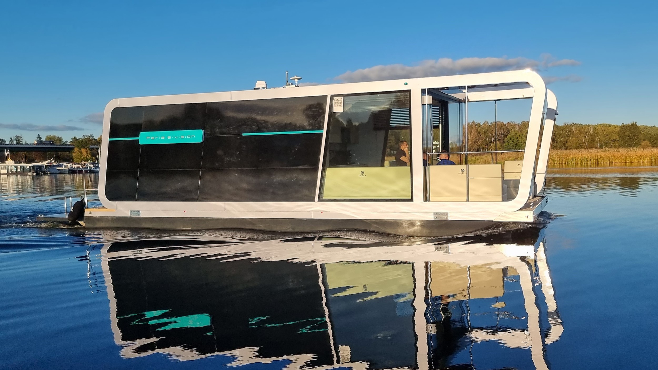 Perla E-vision 42 – aluminium woonboot met elektrische aandrijving - Foto 3