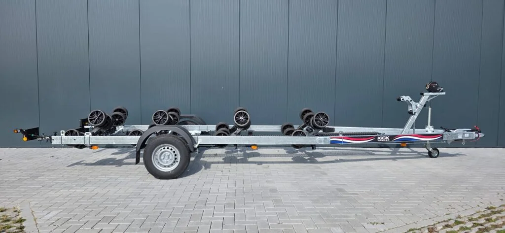 KT1800 XL Multiroller LED Kicktrailer Boottrailer voor tot 7 meter, Geremd - Foto 1