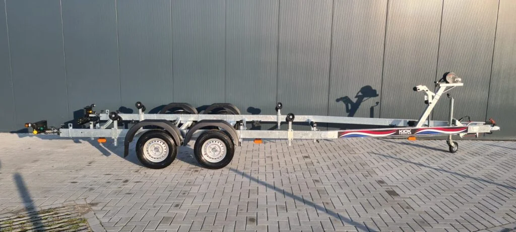 Kicktrailer KT2000 Led: Geremde Boottrailer voor Boten tot 7.5m - Foto 1