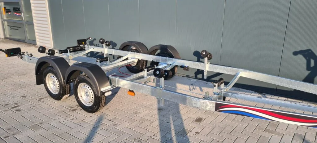 Kicktrailer KT2000 Led: Geremde Boottrailer voor Boten tot 7.5m - Foto 5