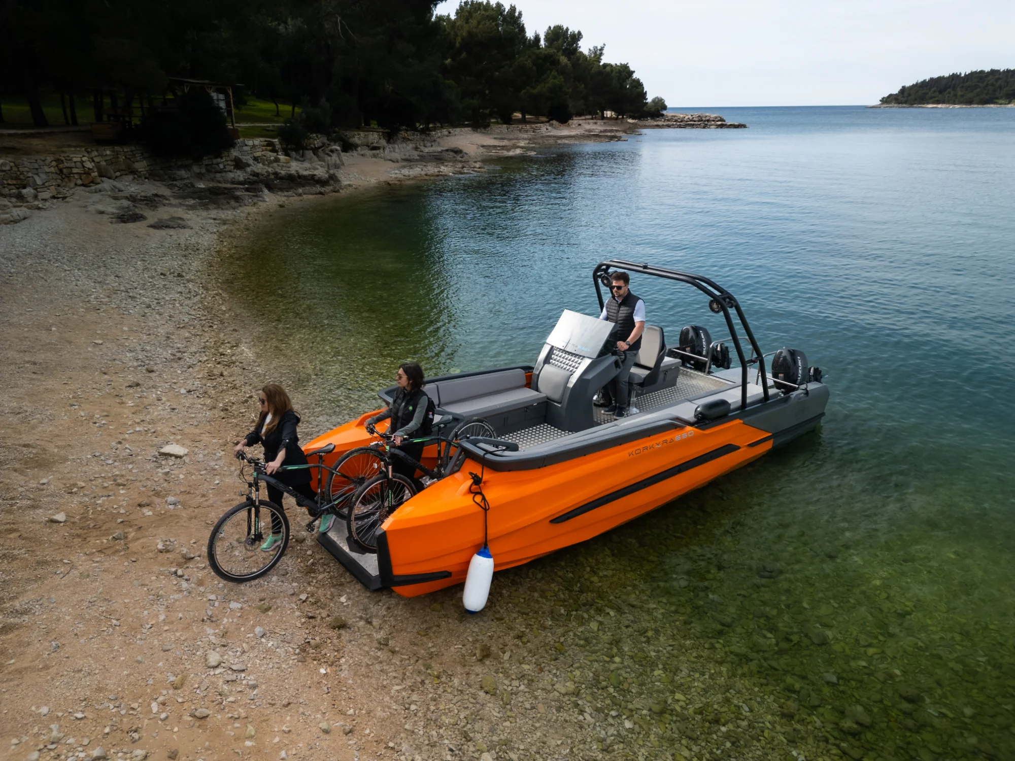 Roto Nautica Korkyra 650 Pro Catamaran (2026): Polyethyleen met Front-Loading Platform in Nederland - Foto 1