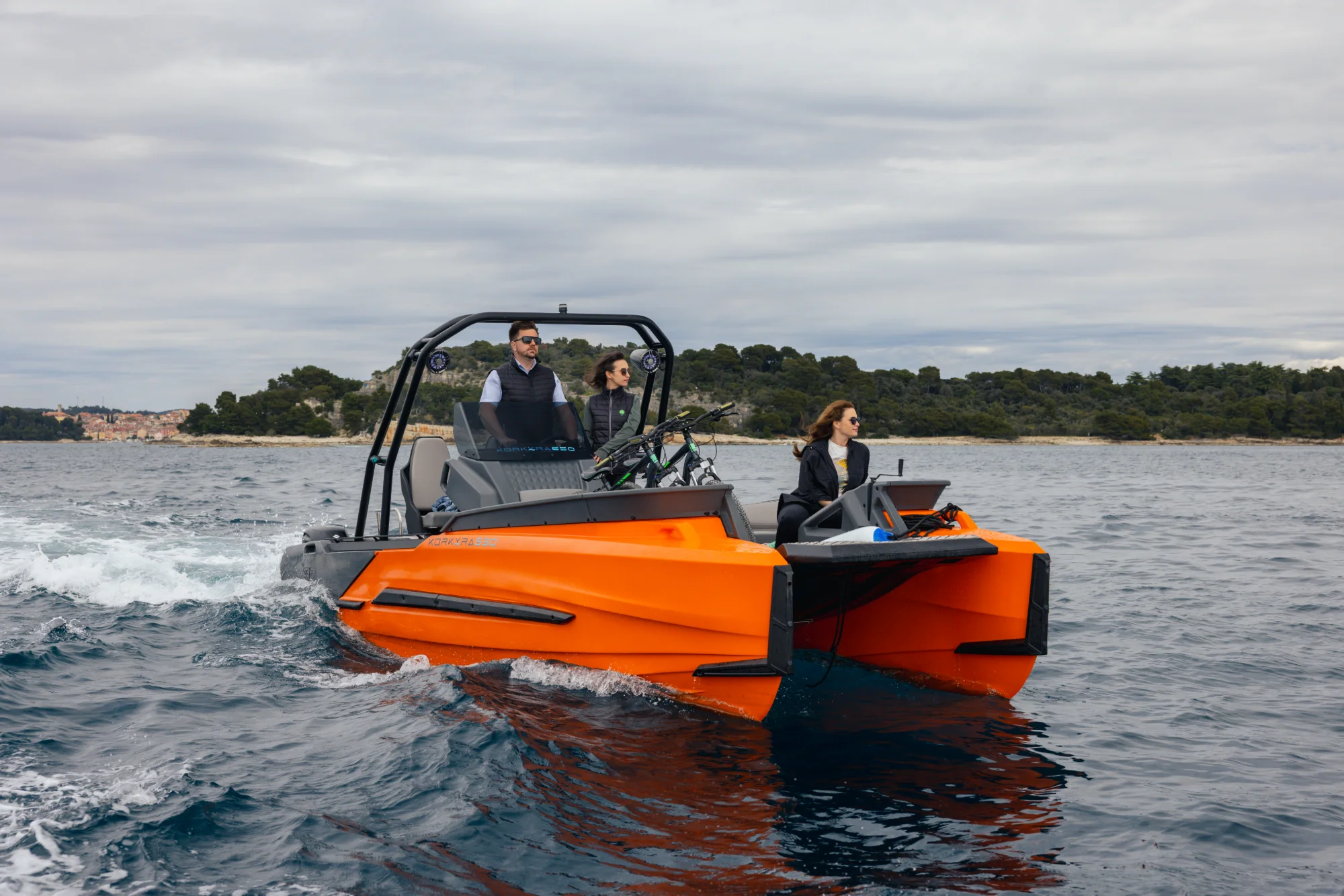 Roto Nautica Korkyra 650 Pro Catamaran (2026): Polyethyleen met Front-Loading Platform in Nederland - Foto 2