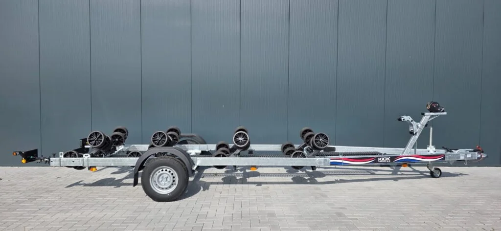 KT1500 XL Multiroller LED Kicktrailer: Geremde Boottrailer tot 7 Meter - Foto 1