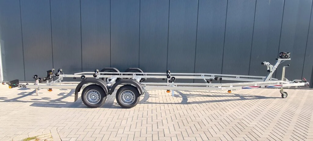 KT2500 XXL LED Kicktrailer, Geremde boottrailer (8.5m / 2500kg) - Foto 1