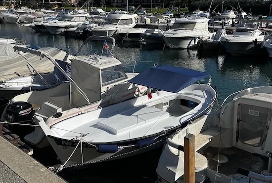 Boudignon Capesta 1978: Compacte Polyester Motorboot met Inboard Diesel