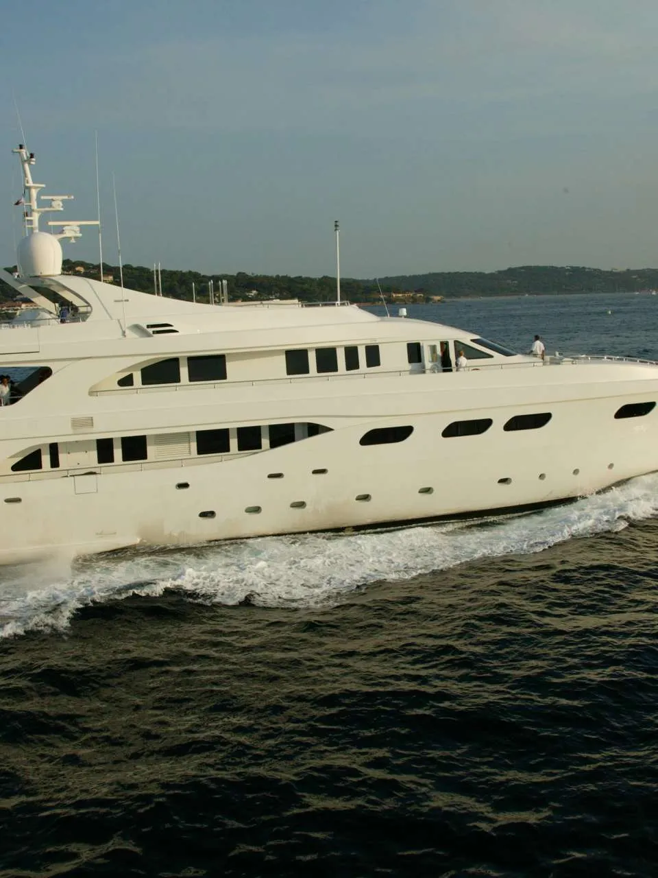 Alfa Marine 140 2003 – Tri-Deck Explorer met 2.000 nm Bereik - Foto 1