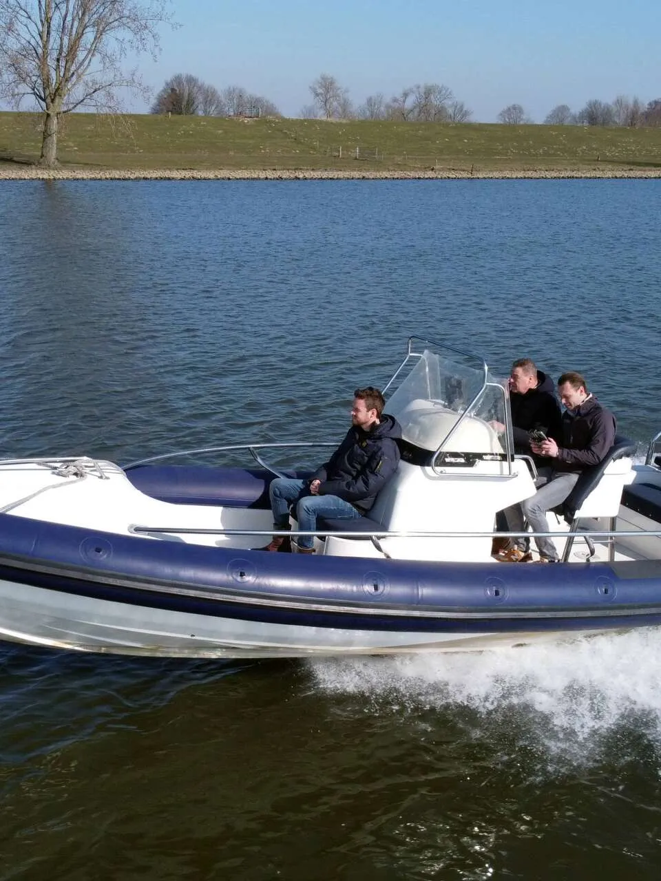 Arctic Blue 27 2003 – 300hp Mercury Diesel Z-drive - Foto 2