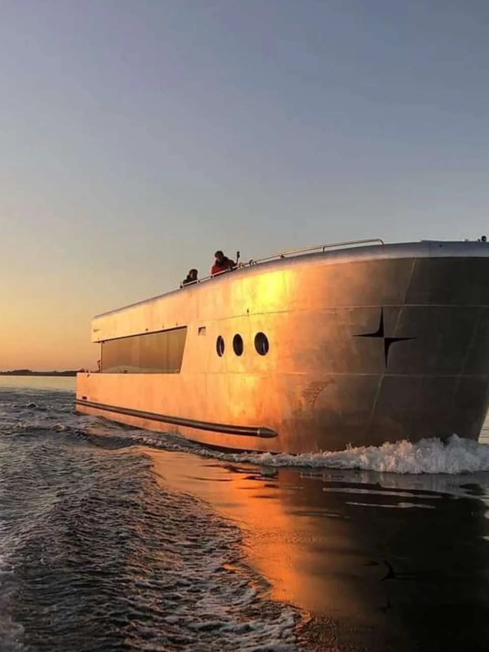 Qrooz Floating Appartment 2019 – aluminium motorjacht 19,99m - Foto 1