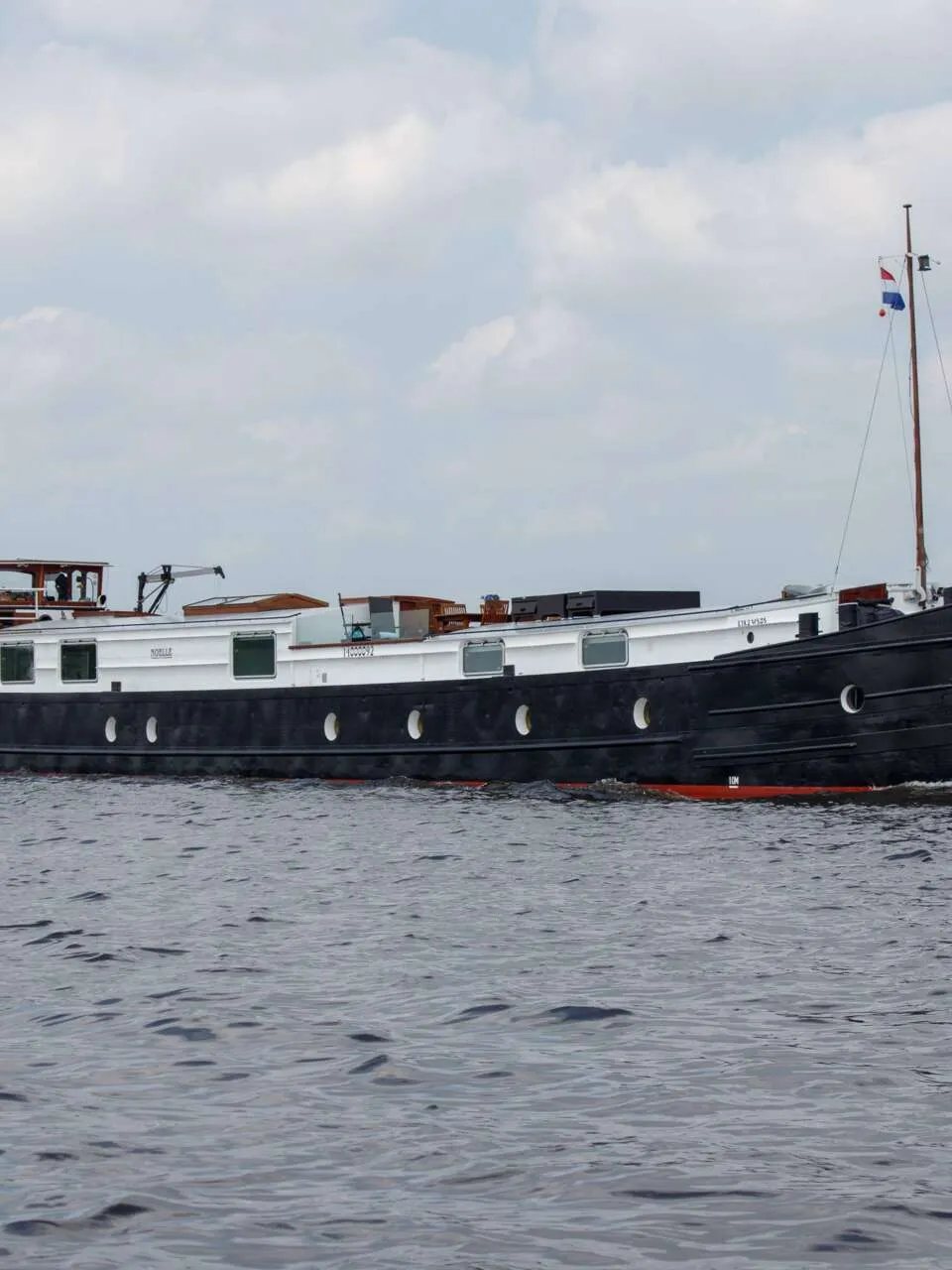 Houseboat Waterloft 1951 – Stalen Motorjacht 38m - Foto 1