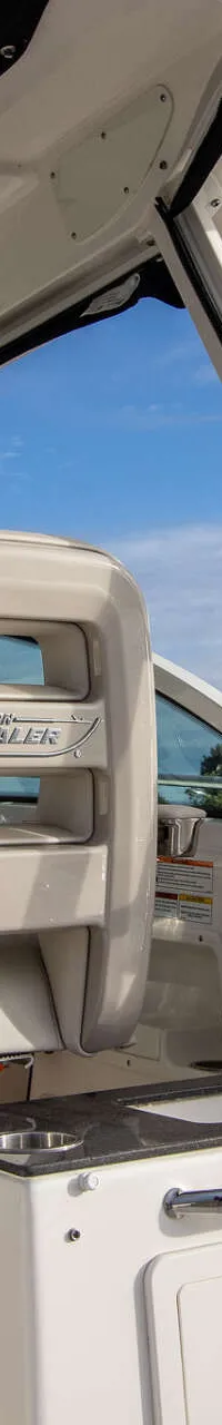 Boston Whaler 285 Conquest Pilothouse 2022 – Twin V8 outboards - Foto 23