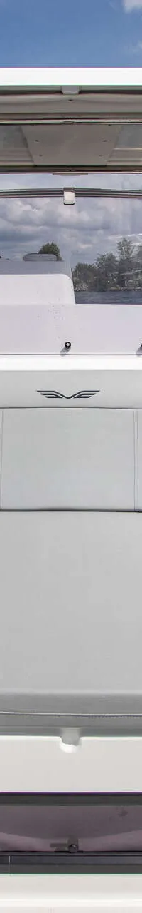 Beneteau Flyer 9 Spacedeck 2023 – 42 knopen met dubbele Honda's - Foto 16