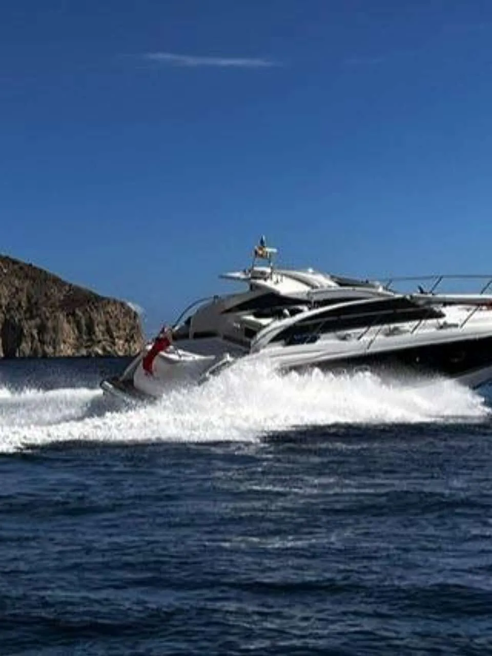 Princess V42 2011 – Elegant sportjacht met tendergarage - Foto 2