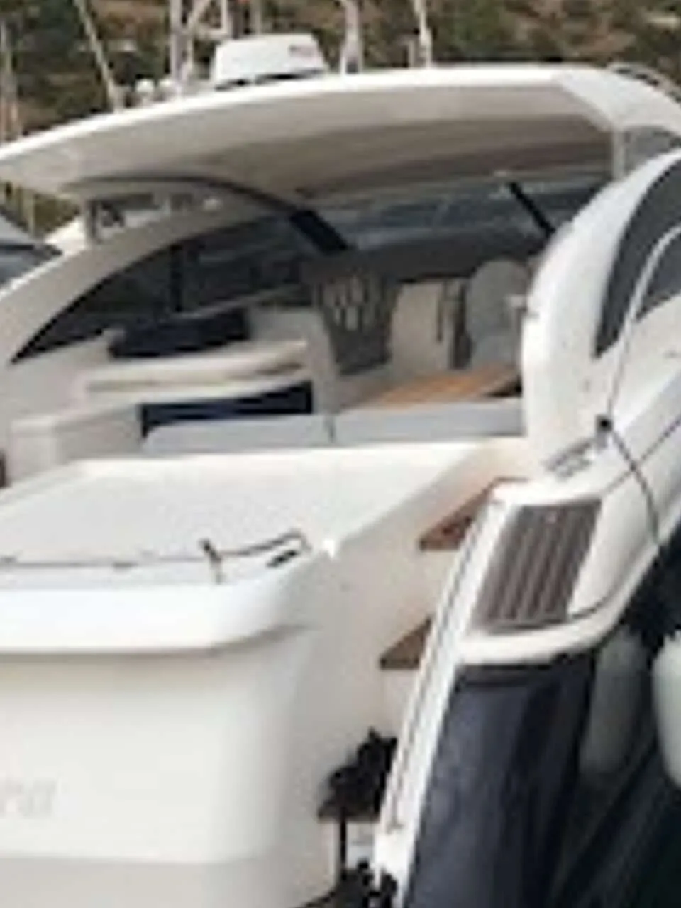 Princess V42 2011 – Elegant sportjacht met tendergarage - Foto 3