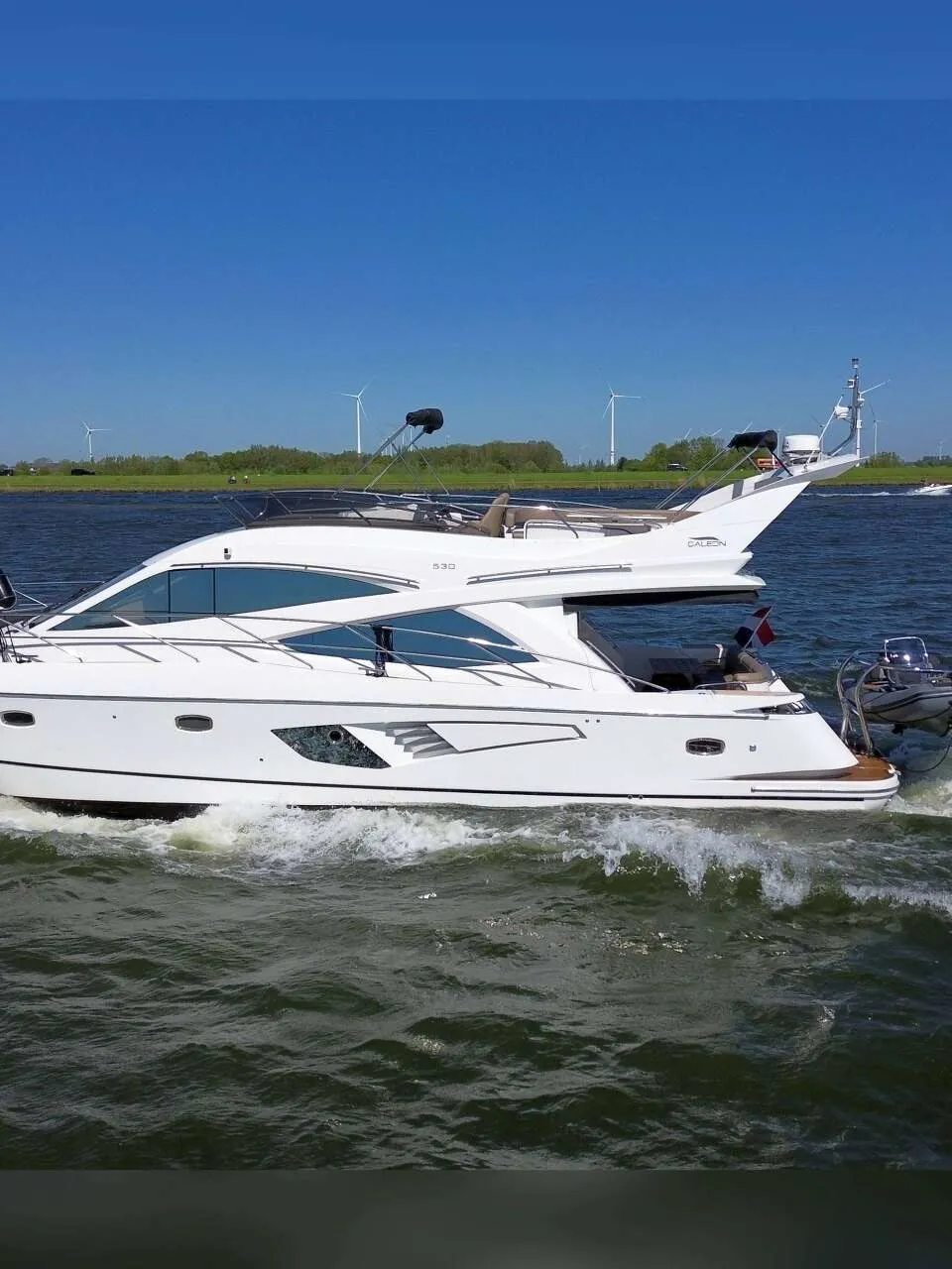 Galeon 530 Fly 2007 – Ruime flybridge met weinig motoruren - Foto 3