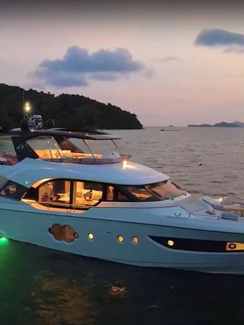 Monte Carlo Yachts MCY 70 2020 – Nuvolari Lenard flybridge - Foto 1