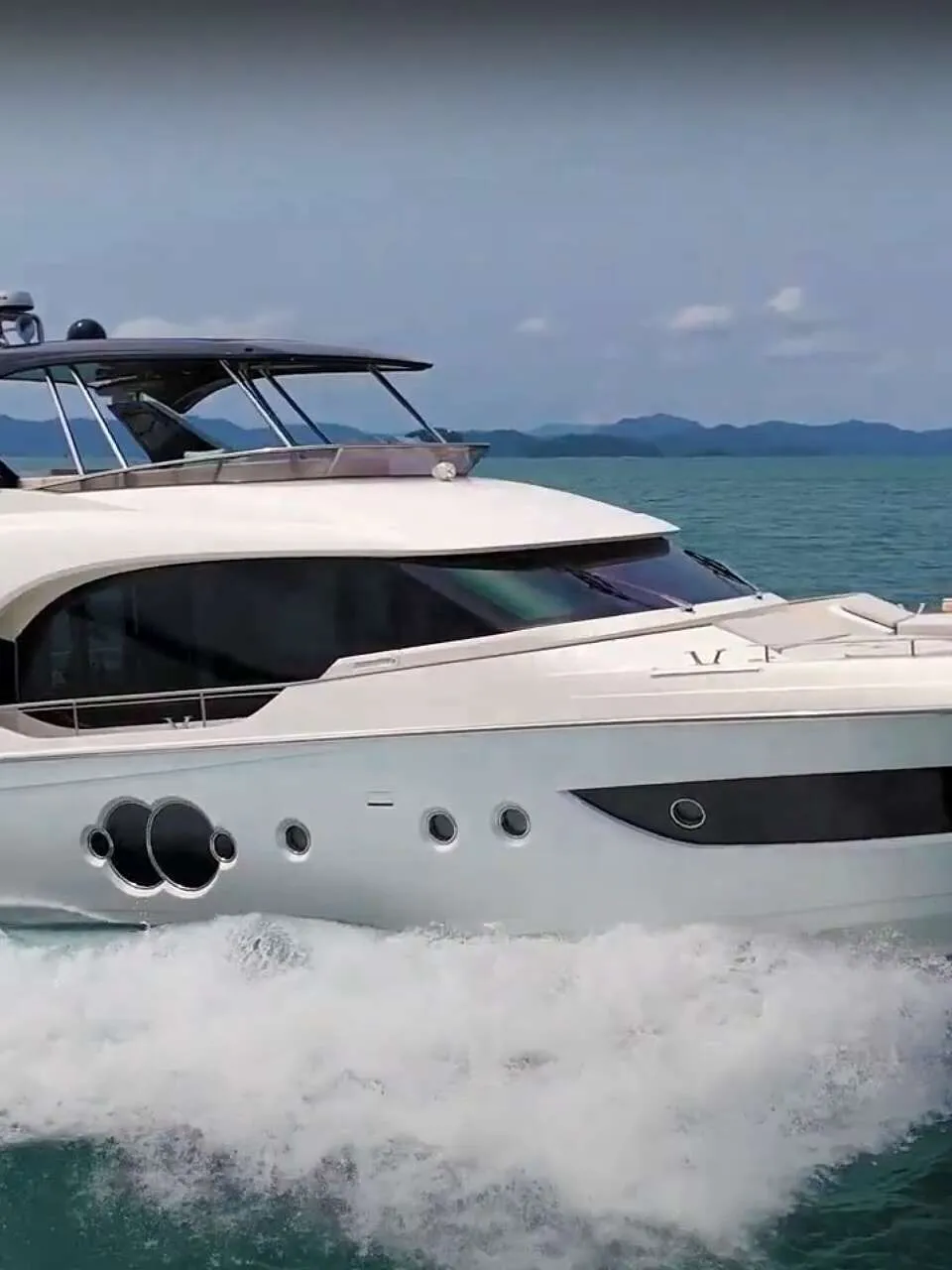 Monte Carlo Yachts MCY 70 2020 – Nuvolari Lenard flybridge - Foto 2