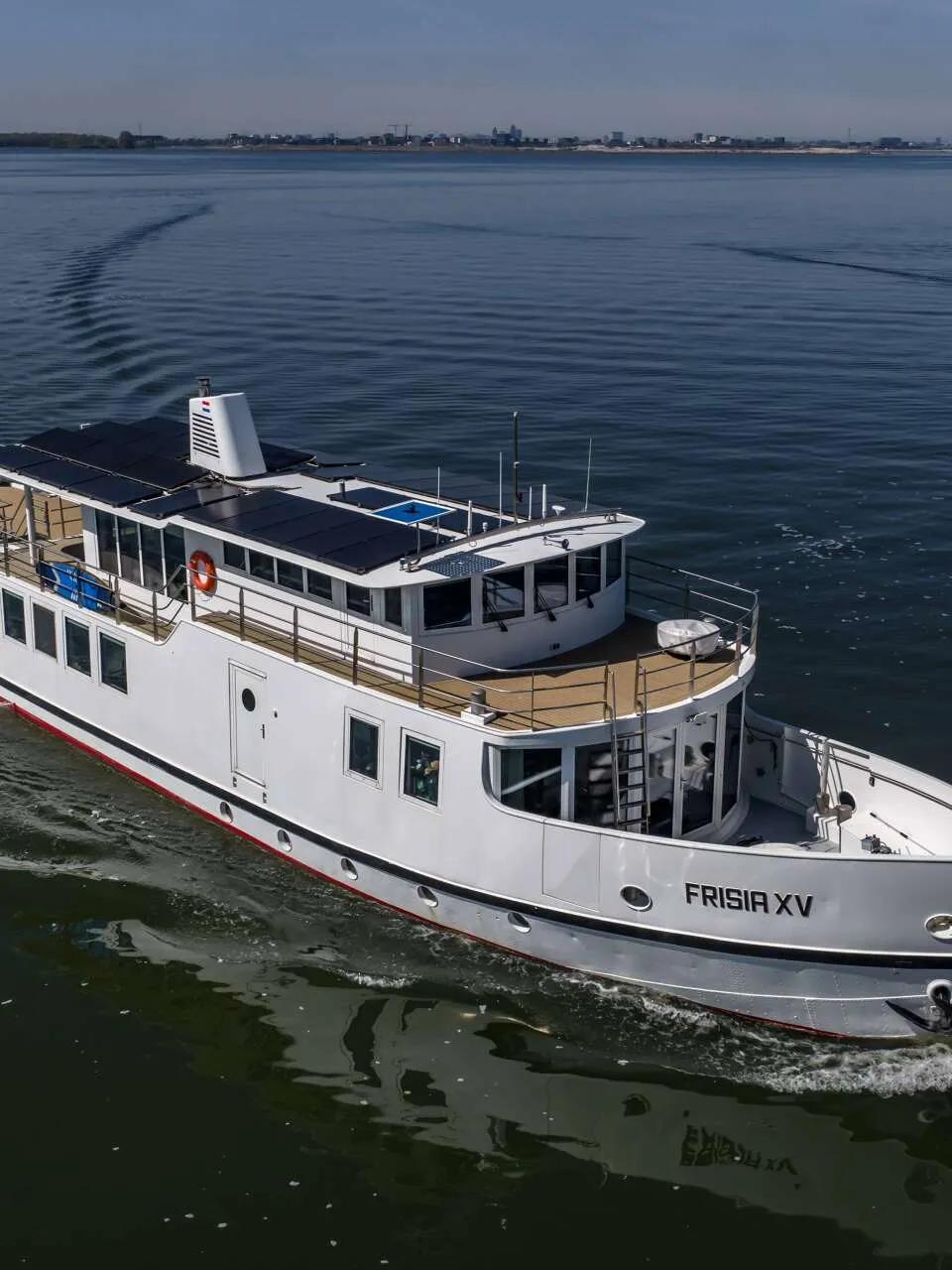 Woonschip 2020 – Stalen woonschip met 7 hutten & ligplaats - Foto 2