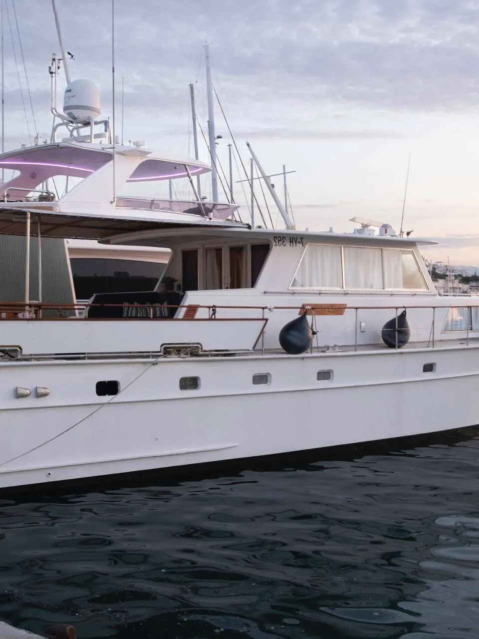 De Vries Lentsch 22M 1978 – Feadship stalen klassieker - Foto 1