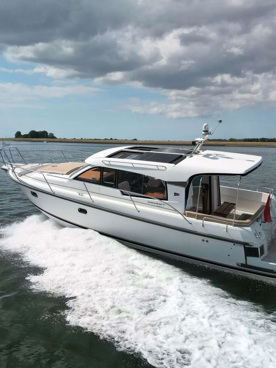 Nimbus 365 Coupe 2020 – Scandinavisch Motorjacht - Foto 3