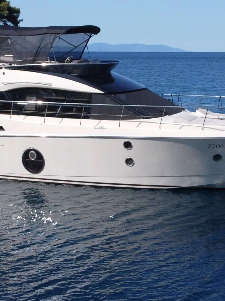 Beneteau Monte Carlo 5 2019 – Flybridge met IPS Aandrijving - Foto 1